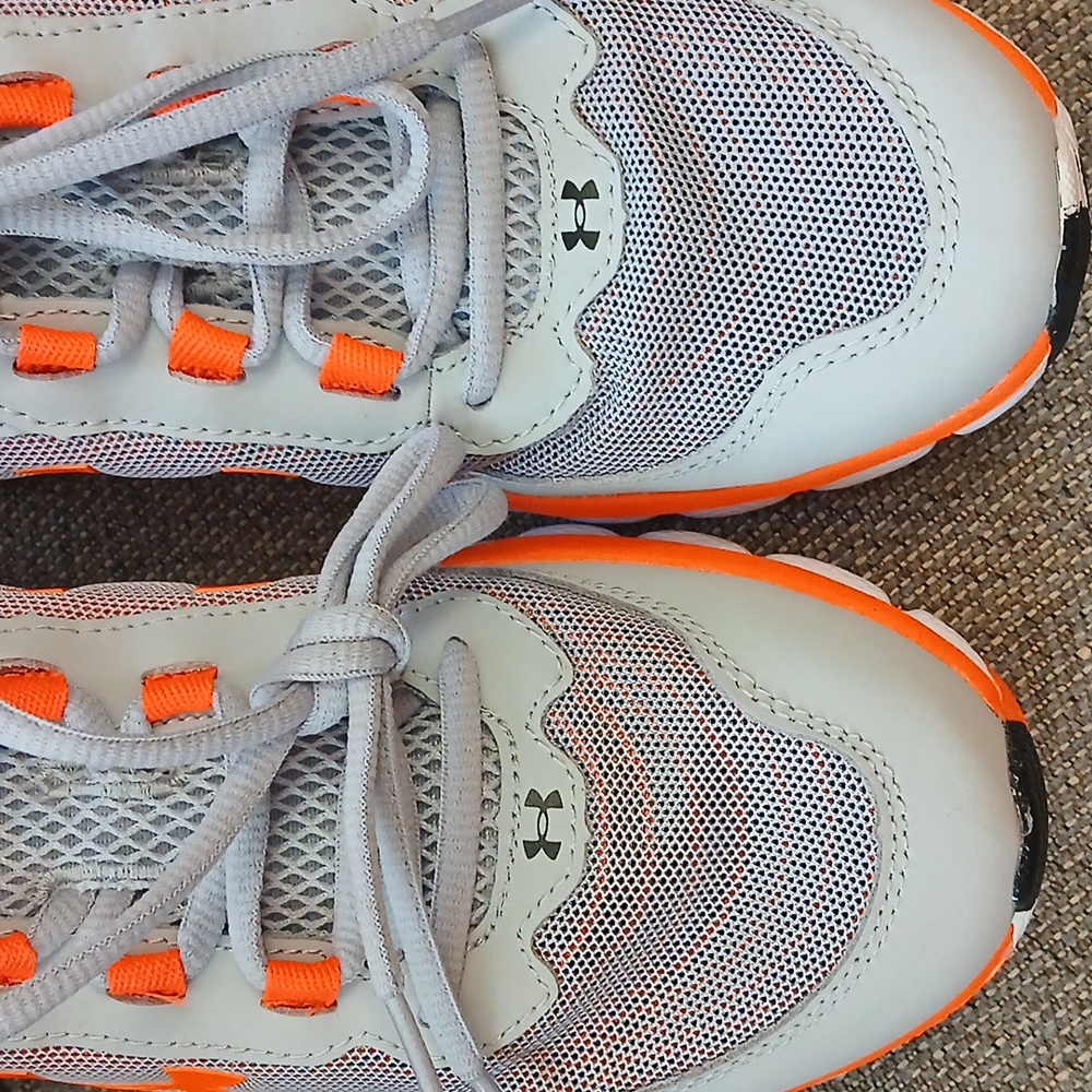 New Boy's Under Armour BGS Assert Gray & Orange Sneakers, Size 6Y - Picture 7 of 9